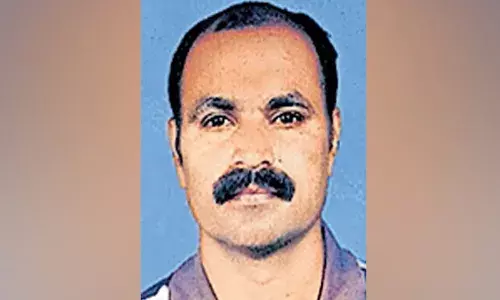 ചെങ്കടലില്‍ ഹൂതികള്‍ ആക്രമിച്ച കപ്പലില്‍ നിന്നും ചാടിയ മലയാളിയെ കാണാതായി; കപ്പലിലെ സെക്യൂരിറ്റി ഓഫിസറായിരുന്ന അനില്‍കുമാറിനെ കാണാതാവുന്നത് പത്ത് ദിവസങ്ങള്‍ക്ക് മുന്‍പ്