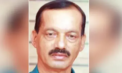 സ്‌കൂള്‍ ബസ് ഓടിക്കുന്നതിനിടെ  ദേഹാസ്വാസ്ഥ്യം; ബസ് ഒതുക്കി നിര്‍ത്തിയതിന് പിന്നാലെ ഡ്രൈവര്‍ കുഴഞ്ഞു വീണു: കുഞ്ഞുങ്ങളെ സുരക്ഷിതരാക്കിയതിന് പിന്നാലെ മരണം