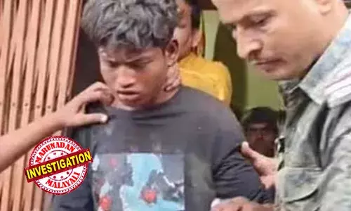 മോഷ്ടിക്കാനായി രാത്രി ക്ഷേത്രത്തിനുള്ളില്‍ കയറി; ആഭരണങ്ങളടക്കം കവര്‍ന്നു; മദ്യലഹരിയില്‍ ഉറങ്ങിപ്പോയി; നാട്ടുകാരും പൂജാരിയും ചേര്‍ന്ന് കള്ളനെ പിടികൂടി പൊലീസിന് കൈമാറി