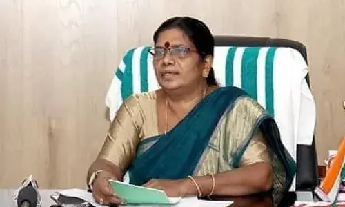 സഹപാഠികള്‍ പറഞ്ഞിട്ട് പോലും അവന്‍ അവിടെ കയറിയതാണ്; കാലൊന്ന് തെന്നി പെട്ടെന്ന് കേറി പിടിച്ചത് വലിയ കമ്പിയിലാണ്; ഇതിലാണ് കറണ്ട് കടന്നു വന്നത്; അധ്യാപകരുടെ കുഴപ്പമൊന്നുമില്ലല്ലോ: ഷോക്കേറ്റ് മരിച്ച കുട്ടിയെ കുറ്റപ്പെടുത്തി മന്ത്രി ചിഞ്ചു റാണി