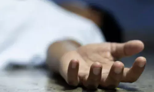 പൊട്ടിവീണ വൈദ്യുതിക്കമ്പിയില്‍ തട്ടി ഷോക്കേറ്റു; വീട്ടുപറമ്പില്‍ തെങ്ങിന്‍തടം എടുത്തുകൊണ്ടിരുന്ന കര്‍ഷകന്‍ മരിച്ചു