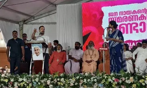 ജനങ്ങളുടെ വികാരം ഏറ്റവും കൂടുതൽ മനസ്സിലാക്കിയ നേതാവ്; ജീവത്തിൽ പല അർത്ഥത്തിലും ഗുരു; കേരള രാഷ്ട്രീയത്തിന്റെ ആവിഷ്‌കാരമാണ് ഉമ്മൻ ചാണ്ടിയെന്നും ലോക്സഭാ പ്രതിപക്ഷ നേതാവ് രാഹുൽ ഗാന്ധി