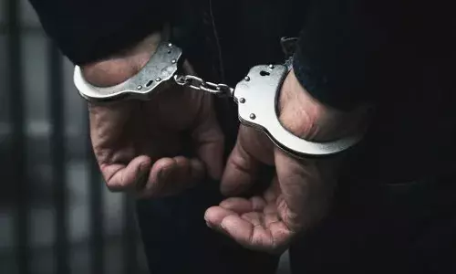 വീടിന് പുറത്ത് കുരച്ച വളർത്തുനായയെ ശകാരിച്ചതിൽ പ്രതികാരം; അയൽവാസിയുടെ മൂക്ക് മുറിച്ചു; രണ്ട് പേർ അറസ്റ്റിൽ