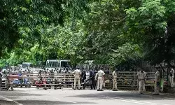 ഒഡിഷയില് കൂട്ടുകാരിയുടെ വീട്ടിലേക്ക് പോകവെ പതിനഞ്ചുകാരിയെ പെട്രോളൊഴിച്ച് തീകൊളുത്തി കൊലപ്പെടുത്താന് ശ്രമം; പെണ്കുട്ടി ഗുരുതരാവസ്ഥയില് ഒഡിഷയില് കൂട്ടുകാരിയുടെ വീട്ടിലേക്ക് പോകവെ പതിനഞ്ചുകാരിയെ പെട്രോളൊഴിച്ച് തീകൊളുത്തി കൊലപ്പെടുത്താന് ശ്രമം; പെണ്കുട്ടി ഗുരുതരാവസ്ഥയില്