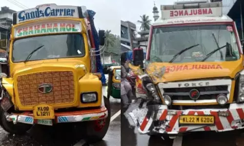 രോഗിയുമായി പോയ ആംബുലൻസും ലോറിയും കൂട്ടിയിടിച്ച് അപകടം; രോഗിയെ മറ്റൊരു ആംബുലൻസിൽ ആശുപത്രിയിൽ പ്രവേശിപ്പിച്ചു; സംഭവം കോഴിക്കോട്