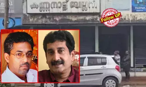 പെട്രോളൊഴിച്ച് തീ കൊളുത്തിയ ഉടന്‍ ഓടി രക്ഷപ്പെട്ടു; ഒരുമണിക്കൂറിന് ശേഷം പ്രതി ഹരി പൊലീസില്‍ കീഴടങ്ങി; രാമപുരത്ത് ജ്വല്ലറി ഉടമയെ കൊലപ്പെടുത്താന്‍ ശ്രമിച്ചത് സാമ്പത്തിക തര്‍ക്കത്തെ തുടര്‍ന്ന്; ഗുരുതര പൊള്ളലേറ്റ അശോകന്‍ ആശുപത്രിയില്‍