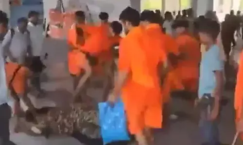 ട്രെയിന്‍ ടിക്കറ്റ് വാങ്ങുന്നതുമായി ബന്ധപ്പെട്ട തര്‍ക്കം; സിആര്‍പിഎഫ് ജവാനെ ക്രൂരമായി മര്‍ദിച്ച് കന്‍വാര്‍ തീര്‍ത്ഥാടകര്‍; യുപിയില്‍ ഏഴ് തീര്‍ത്ഥാടകരെ അറസ്റ്റ് ചെയ്തു