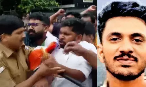 പേരാമ്പ്രയില്‍ സ്വകാര്യ ബസുകളുടെ മത്സര ഓട്ടത്തില്‍ 19-കാരന്‍ മരിച്ച സംഭവം; സ്ഥലത്ത് പ്രതിഷേധം നടത്തി കോണ്‍ഗ്രസും യൂത്ത് ലീഗും; പോലീസ് ജീപ്പിന് റീത്ത് വയ്ക്കാന്‍ ശ്രമം
