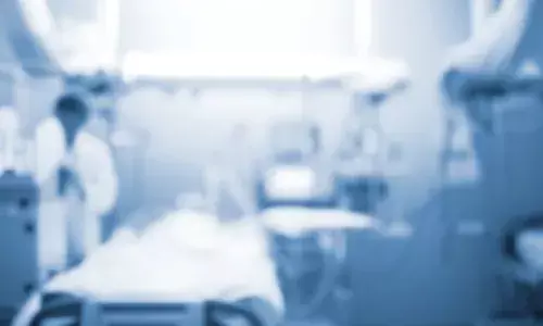 പെയിൻ്റിങ് ജോലിക്കിടെ കെട്ടിടത്തിൽ നിന്ന് താഴേക്ക് വീണു; കോൺക്രീറ്റ് പാളിയിലെ കമ്പി തുളച്ചു കയറി തൊഴിലാളിക്ക് പരിക്ക്