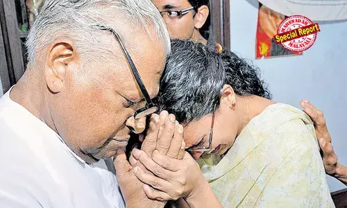 കുലംകുത്തിയെന്ന് പിണറായി വിശേഷിപ്പിച്ച ടിപിയെ ധീരനായ കമ്യൂണിസ്റ്റെന്ന് വിളിച്ചു; കെ കെ രമയെ കാണാന്‍ പോയത് നെയ്യാറ്റിന്‍കര ഉപതിരഞ്ഞെടുപ്പ് നാളില്‍;  വിഎസിന്റെ കൈയില്‍ പിടിച്ച് രമ തേങ്ങിക്കരയുന്ന ചിത്രം ഇന്നും മലയാളികള്‍ക്ക് നോവ്; നിസ്സഹായയായി നിന്ന വേളയില്‍ ആശ്വാസത്തിന്റെ കരസ്പര്‍ശമായിരുന്ന പ്രിയ സഖാവെന്ന് ടിപിയുടെ പ്രിയതമ