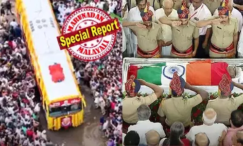 കണ്ണേ...കരളേ...വിഎസ്സേ.. ഞങ്ങടെ നെഞ്ചിലെ റോസാപ്പൂവേ...; നെഞ്ചുപൊട്ടി മുദ്രാവാക്യം വിളിച്ച് തലസ്ഥാനം വിഎസ്സിന് വിട നല്‍കി; വിലാപയാത്ര ആലപ്പുഴയിലേക്ക് തിരിച്ചു; പ്രിയസഖാവിനെ ഒരുനോക്കു കാണാന്‍ വഴിയരില്‍ കാത്തു നില്‍ക്കുന്നത് ആയിരങ്ങള്‍;  സമര സൂര്യന് അന്ത്യവിശ്രമം നാളെ പുന്നപ്രയിലെ വലിയ ചുടുകാട്ടില്‍