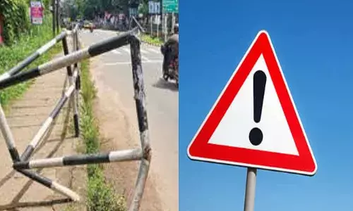 പന്തളം റോഡിലേക്ക് തിരിയുമ്പോൾ ഡ്രൈവർമാർക്ക് പേടി; രാത്രിയായാൽ പതിയിരിക്കുന്നത് വൻ അപകടം; ഭീഷണിയാകുന്നത് നടപ്പാതയിലെ ആ കൈവരി; മൗനം പാലിച്ച് അധികൃതർ