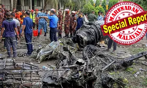 തിരക്കേറിയ മോട്ടോര്‍വേയിലേക്ക് മൂക്കും കുത്തി വീണൊരു വിമാനം; അഗ്‌നി നാളങ്ങള്‍ക്കിടയിലൂടെ രക്ഷപ്പെട്ട് വാഹനങ്ങള്‍ ഓടിച്ചവര്‍; വിമാനത്തിലുണ്ടായിരുന്ന ദമ്പതികള്‍ വിമാനത്തിനൊപ്പം കത്തി: ഇറ്റലിയെ നടുക്കിയ ഒരു വിമാന അപകടത്തിന്റെ വിശദാംശങ്ങള്‍