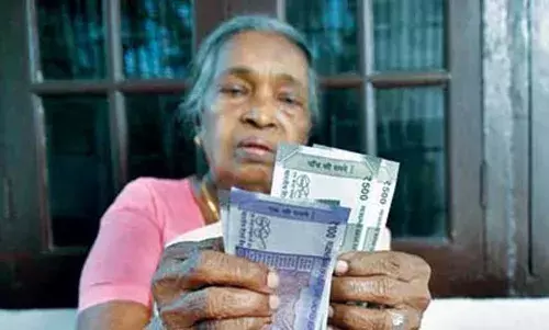 ഈ  മാസത്തെ ക്ഷേമ പെന്‍ഷന്‍ വിതരണം വെള്ളിയാഴ്ച മുതല്‍; പെന്‍ഷന്‍ വിതരണത്തിനായി 831 കോടി രൂപ അനുവദിച്ചുവെന്ന് ധനമന്ത്രി