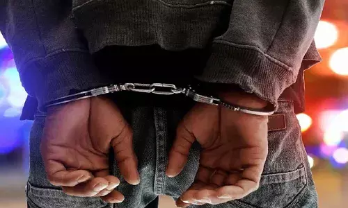 പിന്തുടര്‍ന്നെത്തി പൊതുസ്ഥലത്ത് വെച്ച് പെണ്‍കുട്ടിയോട് ലൈംഗികഅതിക്രമം; യുവാവ് അറസ്റ്റില്‍