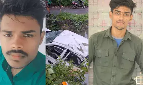 അമിതവേഗതയില്‍ എത്തിയ കാര്‍ ബൈക്കില്‍ ഇടിക്കാതിരിക്കാന്‍ വെട്ടിച്ചു: വൈദ്യുതി പോസ്റ്റ് ഇടിച്ചു തകര്‍ത്ത് കുളത്തില്‍ മറിഞ്ഞു: രണ്ടു യുവാക്കള്‍ക്ക് ദാരുണാന്ത്യം