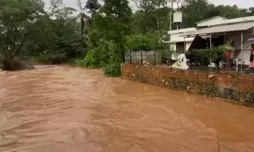 വയനാട് മക്കിമല പുഴയിൽ നീരൊഴുക്ക് അതിശക്തം; പഞ്ചായത്ത് അധികൃതർ സ്ഥലത്ത് പരിശോധന നടത്തി; ജാ​ഗ്രത പാലിക്കണമെന്ന് നിർദേശം; വനത്തിനുള്ളിൽ മണ്ണടിച്ചിൽ ഉണ്ടായെന്ന് സൂചന