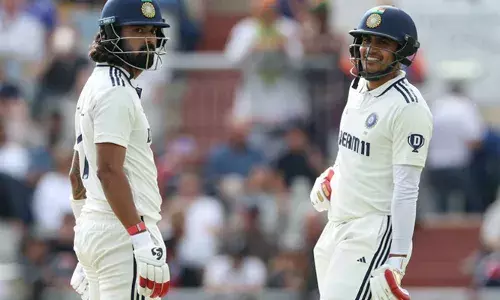 തുടക്കത്തിലെ തകര്‍ച്ചയ്ക്ക് ശേഷം തിരിച്ചടിച്ച് ഇന്ത്യ; ശുഭ്മാന്‍ ഗില്ലിനും കെ എല്‍ രാഹുലിനും അര്‍ദ്ധസെഞ്ച്വറി; സമനിലയ്ക്കായി അതിജീവിക്കേണ്ടത് ഒരു ദിനം; ഇംഗ്ലണ്ടിനൊപ്പമെത്താന്‍ ഇനിയും 137 റണ്‍സ്