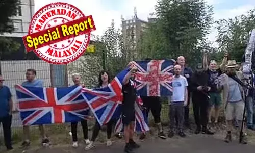 അനധികൃത കുടിയേറ്റക്കാരെ പാര്‍പ്പിക്കുന്ന ലീഡ്സിലെ ഹോട്ടലിന് മുന്‍പില്‍ നാട്ടുകാരുടെ പ്രതിഷേധം; ഇംഗ്ലണ്ടിലേക്കുള്ള സ്മാള്‍ ബോട്ട് യാത്രയില്‍ അനധികൃത കുടിയേറ്റക്കാരന്‍ ഹാര്‍ട്ട് അറ്റാക്ക് മൂലം മരിച്ചു; ബ്രിട്ടനില്‍ കുടുയേറ്റ വിരുദ്ധ സമരം പലയിടങ്ങളിലേക്ക് വ്യാപിക്കുന്നു