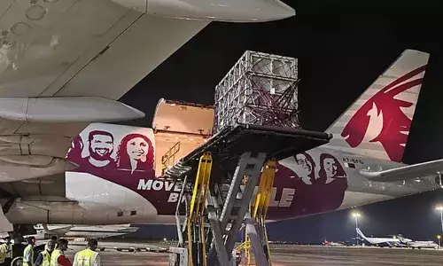 ബംഗളൂരുവില്‍ നിന്നും ചരക്ക് വിമാനത്തില്‍ ജപ്പാനിലേക്ക് പറന്ന് നാല് ആനകള്‍; ആനകളെ യാത്രയാക്കിയത് വിദേശ യാത്രയ്ക്ക് പരിശീലനം നല്‍കിയ ശേഷം