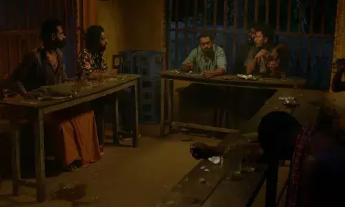 എനിക്ക് ഈ നാട്ടിൽ ഏറ്റവും ഇഷ്ടപ്പെട്ടത് ഇവിടുത്തെ യക്ഷിക്കഥയാ..; പീക്ക് തീയേറ്റർ എക്സ്പീരിയൻസ് ലോഡിങ്; സുമതി വളവിന്റെ ട്രെയ്‌ലർ പുറത്ത്