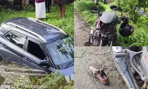 നിയന്ത്രണം വിട്ട കാർ പിന്നോട്ട് നീങ്ങി; ബൈക്ക് യാത്രക്കാരനെ ഇടിച്ചിട്ട് തോട്ടിലേക്ക് വീണു; ഡ്രൈവർ രക്ഷപ്പെട്ടത് അത്ഭുതകരമായി