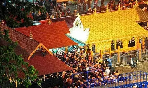 നിറപുത്തരി ആഘോഷങ്ങളുടെ ഭാഗമായി ശബരിമല നട ഇന്ന് തുറക്കും; അച്ചന്‍കോവില്‍ ശ്രീധര്‍മ്മശാസ്താ ക്ഷേത്രത്തില്‍ നിന്ന് നെല്‍ക്കതിരുകളുമായി ഘോഷയാത്ര പുറപ്പെട്ടു