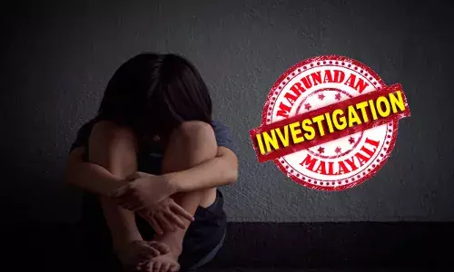 കാസര്‍കോഡ് പത്താം  ക്ലാസ് വിദ്യാര്‍ഥിനി വീട്ടില്‍ പ്രസവിച്ച സംഭവം; ഗള്‍ഫിലേക്ക് കടന്ന പെണ്‍കുട്ടിയുടെ പിതാവ് അറസ്റ്റില്‍:  പിടികൂടിയത് മംഗളൂരു വിമാനത്താവളത്തിലെത്തിയ പ്രതി ട്രെയിനില്‍ നാട്ടിലേക്കു വരുന്നതിനിടെ