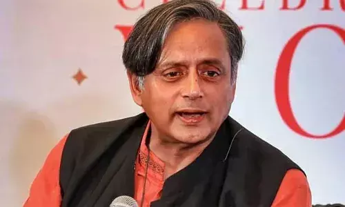 ശശി തരൂര്‍ അദാനി ട്രിവാന്‍ഡ്രം റോയല്‍സിന്റെ മുഖ്യ രക്ഷാധികാരി; കേരള ക്രിക്കറ്റ് ലീഗ് സംസ്ഥാനത്തെ യുവപ്രതിഭകള്‍ക്ക് ദേശീയ തലത്തിലേക്ക് വളരാനുള്ള മികച്ച അവസരമാണ് ഒരുക്കുന്നതെന്ന് തരൂര്‍