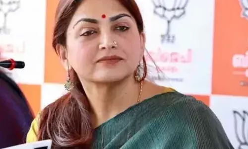 നടി ഖുശ്ബു ബിജെപി തമിഴ്നാട് വൈസ് പ്രസിഡന്റ്;  പുതിയ ചുമതലയില്‍ സന്തോഷമെന്ന് നടി; വിജയ് ഇളയ സഹോദരനെപ്പോലെയെന്ന് ആദ്യപ്രതികരണം