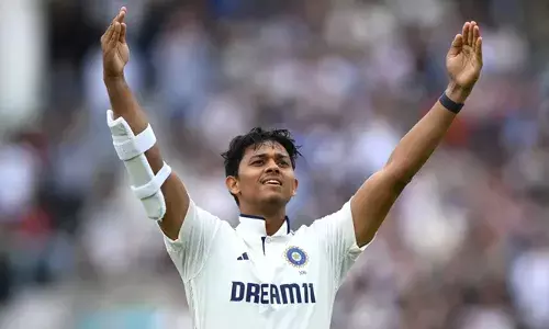 കരിയറിലെ ആറാം സെഞ്ചുറിയുമായി യശസ്വി ജയ്‌സ്വാള്‍; ഇംഗ്ലണ്ടിനെ വിറപ്പിച്ച നൈറ്റ് വാച്ച്മാനായി ആകാശ്ദീപും; ശുഭ്മാന്‍ ഗില്‍ വീണ്ടും നിരാശപ്പെടുത്തിയെങ്കിലും മികച്ച വിജയലക്ഷ്യത്തിനായി ഇന്ത്യ