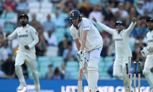 രണ്ട് ദിനം ശേഷിക്കെ ഇംഗ്ലണ്ടിന് വേണ്ടത് 324 റണ്‍സ്; ഇന്ത്യക്ക് ജയത്തിലേക്ക് 8 വിക്കറ്റും; മൂന്നാം ദിനത്തിലെ അവസാന ഓവറില്‍ ക്രൗളിയെ പുറത്താക്കി സിറാജ്; ഇംഗ്ലണ്ട് രണ്ടാം ഇന്നിംഗ്‌സില്‍ 50 ന് 1