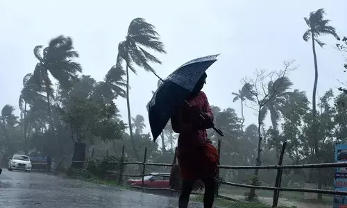 സംസ്ഥാനത്ത് ഒറ്റപ്പെട്ടയിടങ്ങളില്‍ അതിശക്തമായ മഴയ്ക്ക് സാധ്യത;  മൂന്ന് ജില്ലകളില്‍ ഇന്ന് ഓറഞ്ച് അലേര്‍ട്ട്; ശക്തമായ കാറ്റിനും സാധ്യത എന്നും മുന്നറിയിപ്പ്