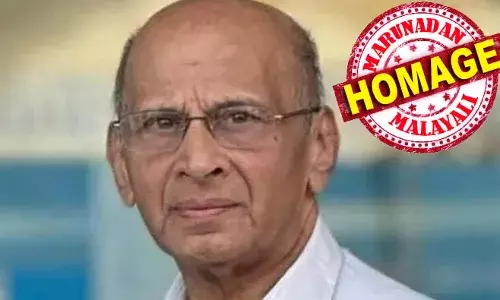 പുലര്‍ച്ചെ 2.15ന് എഴുന്നേല്‍ക്കും; നേരെ പശുത്തൊഴുത്തിലേക്ക്; തൊഴുത്ത് വൃത്തിയാക്കി പശുക്കളെ കുളിപ്പിച്ച് പാല്‍ കറന്നെടുക്കും; ശേഷം കുളിച്ച് പൂജാമുറിയേിലേക്ക്; അഞ്ചര മുതല്‍ പത്രം വായനയും പാല്‍ വിതരണവും; രാവിലെ ആറര മുതല്‍ രോഗികളെത്തും; രണ്ടു രൂപയ്ക്ക് അസുഖം മാറ്റിയ അത്ഭുത ഡോക്ടര്‍; പാവപ്പെട്ടവരുടെ ആശ്രയമായ കണ്ണൂരിലെ ജനകീയ ഡോക്ടര്‍; ഡോ രൈരു ഗോപാല്‍ വിട വാങ്ങുമ്പോള്‍