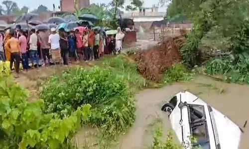 ഗോണ്ടയില്‍ വാഹനം സരയൂ കനാലിലേക്ക് മറിഞ്ഞ് അപകടം; മൂന്ന് കുട്ടികളുള്‍പ്പടെ 11 പേര്‍ മരിച്ചു; നാലു പേര്‍ക്ക് പരിക്കേറ്റു