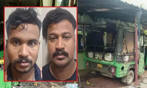 മകളെ ശല്യപ്പെടുത്തിയത് ചോദ്യം ചെയ്ത പിതാവിന്റെ ഓട്ടോറിക്ഷ കത്തിച്ച സംഭവം; രണ്ട് പേർ പിടിയിൽ; ഒത്തുതീർപ്പിന് വഴങ്ങില്ലെന്ന് കുടുംബം