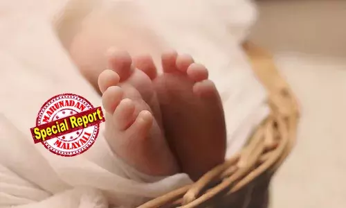 ഭര്‍ത്താവുമായി അകന്നു കഴിയുന്ന രണ്ട് മക്കളുടെ അമ്മയായ യുവതി;  വിവാഹിതനും മൂന്ന് മക്കളുടെ പിതാവുമായ ആണ്‍സുഹൃത്തില്‍ നിന്നും ഗര്‍ഭം ധരിച്ചത് മറച്ചുവച്ചു; പ്രസവിച്ച് ആറാം ദിവസം നവജാത ശിശുവിനെ വില്‍പന നടത്തി?  കടുങ്ങല്ലൂര്‍ സ്വദേശിനിക്ക് കുഞ്ഞിനെ നല്‍കിയത് സ്വീകരിച്ചില്ലെങ്കില്‍ കൊല്ലുമെന്ന് ഭീഷണിപ്പെടുത്തി;  ആലുവ സ്വദേശിനിയും ആണ്‍സുഹൃത്തും പിടിയില്‍