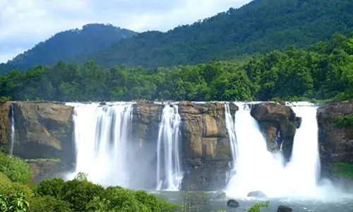 കനത്ത മഴ; അതിരപ്പള്ളിയിലെ വിനോദസഞ്ചാര കേന്ദ്രങ്ങള്‍ ഇന്ന് അടച്ചിടും