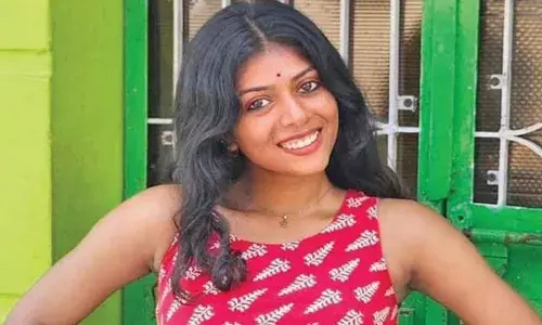 തമിഴ്‌നാട്ടില്‍ വാഹനാപകടം; മലയാളികളായ കലാപ്രവര്‍ത്തകര്‍ സഞ്ചരിച്ചിരുന്ന കാര്‍ മറിഞ്ഞ് നര്‍ത്തകിയും നാടന്‍പാട്ട് കലാകാരിയുമായ യുവതി മരിച്ചു: പൊലിഞ്ഞത് സ്റ്റേജ് പ്രോഗ്രാമുകളില്‍ സജീവമായിരുന്ന ഗൗരി നന്ദ