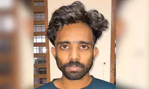 പോലിസ് സ്‌റ്റേഷന് മുന്നില്‍ ഭാര്യ സ്‌കൂട്ടറില്‍ കാത്തിരുന്നു; കരുതല്‍ തടങ്കലിലാക്കാന്‍ പോലീസ് കസ്റ്റഡിയിലെടുത്ത പ്രതി രക്ഷപ്പെട്ടു