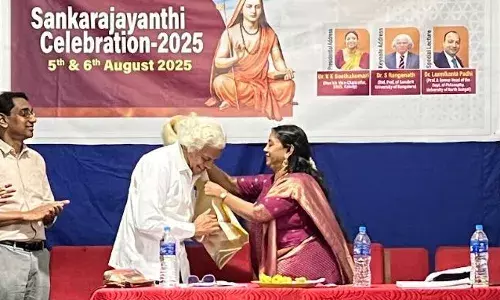 ശങ്കരാചാര്യര് ലോകം ദര്ശിച്ച കവിമനീഷിഃ പ്രൊഫ. എസ്. രംഗനാഥ് ശങ്കരാചാര്യര് ലോകം ദര്ശിച്ച കവിമനീഷിഃ പ്രൊഫ. എസ്. രംഗനാഥ്