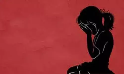 വിദ്യാര്‍ഥിനികളെ അശ്ലീല വീഡിയോ കാണിച്ചു, അനാവശ്യമായി സ്പര്‍ശിച്ചുവെന്ന് പരാതി; യുപിയില്‍ പ്രധാനാധ്യാപകനെതിരെ കേസ്