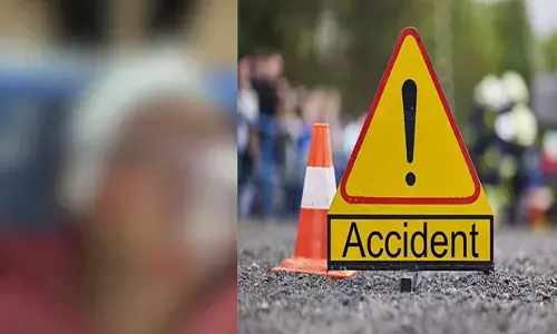 ഓടുന്ന ബസിൽ നിന്ന് നിലവിളി ശബ്ദം; നില തെറ്റി വയോധികൻ റോഡിലേക്ക് തെറിച്ചുവീണു; മുഖത്തും കൈകൾക്കും ഗുരുതര പരിക്ക്; നിർത്താതെ പോയ ബസിന് പണി കൊടുത്ത് നാട്ടുകാർ