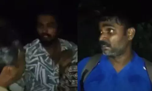 ചിന്നം വിളിച്ച് പാഞ്ഞടുത്ത് കാട്ടാന; ബൈക്ക് ഉപേക്ഷിച്ച് ഓടി രക്ഷപ്പെട്ട് യാത്രക്കാരന്‍: റോഡ് ഉപരോധിച്ച് നാട്ടുകാര്‍