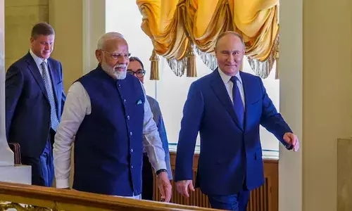 റഷ്യയുമായുള്ള വാണിജ്യ ബന്ധം മുറിക്കാന്‍ ട്രംപ് സമ്മര്‍ദ്ദം ചെലുത്തുന്നതിനിടെ പുടിന്റെ നിര്‍ണായക ചുവടുവയ്പ്; ഉടന്‍ ഇന്ത്യയിലേക്ക് എത്തുമെന്ന് അജിത് ഡോവലിനോട് റഷ്യന്‍ പ്രസിഡന്റ്; റഷ്യയില്‍ നിന്ന് എണ്ണ വാങ്ങുന്ന ചൈനയ്ക്കും അധിക നികുതി ചുമത്തുമെന്ന് യുഎസ് പ്രസിഡന്റിന്റെ മു്ന്നറിയിപ്പ്