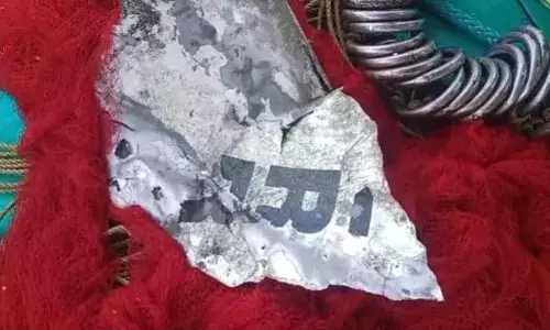 ട്രോളിംഗ് നിരോധനം കഴിഞ്ഞ് മത്സ്യബന്ധനത്തിന് പോയ തൊഴിലാളികള്‍ വീശിയ വലയില്‍ കുരുങ്ങിയത് മുങ്ങിയ കണ്ടെയ്‌നറിന്റെ അവശിഷ്ടങ്ങള്‍; വല നശിച്ചതോടെ അഞ്ചു ലക്ഷം രൂപയുടെ നഷ്ടം