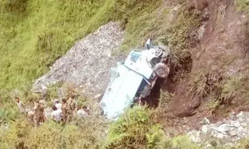 ഉദ്ദംപൂരില്‍ സൈനിക വാഹനം കൊക്കയിലേക്ക് മറിഞ്ഞ് മൂന്ന് സൈനികര്‍ കൊല്ലപ്പെട്ടു; നിരവധി പേര്‍ക്ക് പരിക്ക്