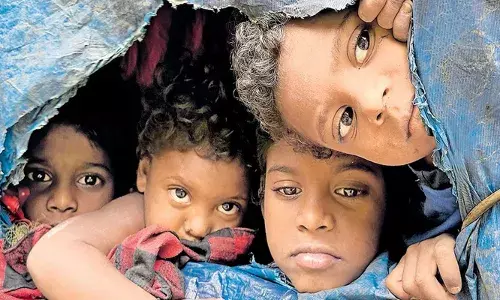 കുരുന്നുകള്‍ വയറു നിറയെ ഭക്ഷണം കഴിച്ചിട്ട് ദിവസങ്ങളായി; വിശപ്പിന്റെ വിളിയില്‍ ഉച്ചത്തില്‍ കരഞ്ഞ് കുട്ടികള്‍: വിശപ്പുരഹിത കേരളത്തില്‍ മുഴുപ്പട്ടിണിയില്‍ ഒരു കുടുംബം