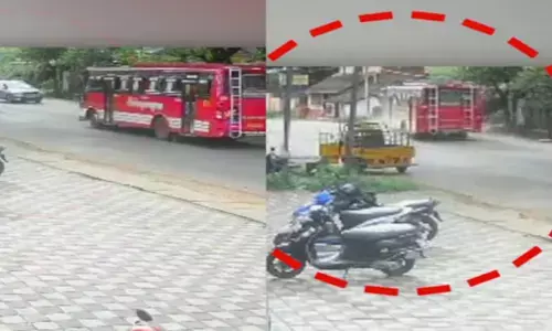 റോഡിൽ ബസുകളുടെ മത്സരയോട്ടം; ബൈക്ക് യാത്രികനെ ഇടിച്ച് തെറിപ്പിച്ച് അപകടം; യുവാവിന് ഗുരുതര പരിക്ക്; സംഭവം പാലക്കാട്