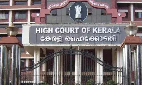 സ്വകാര്യ ബസുകളുടെ അമിതവേഗ യാത്രകള്‍ക്ക് നിയന്ത്രണം വേണം; നിയമലംഘനങ്ങള്‍ക്ക് കനത്ത പിഴ ചുമത്തുകയും, ആവര്‍ത്തിച്ചാല്‍ പിഴത്തുക വര്‍ധിപ്പിക്കുകയും ചെയ്യണം; എന്നിട്ടും നിയമലംഘനം തുടര്‍ന്നാല്‍ വാഹനങ്ങള്‍ പിടിച്ചെടുക്കുക; സ്വകാര്യ ബസുകളുടെ മത്സരയോട്ടത്തില്‍ മരണപ്പാച്ചിലില്‍ ഹൈക്കോടതി